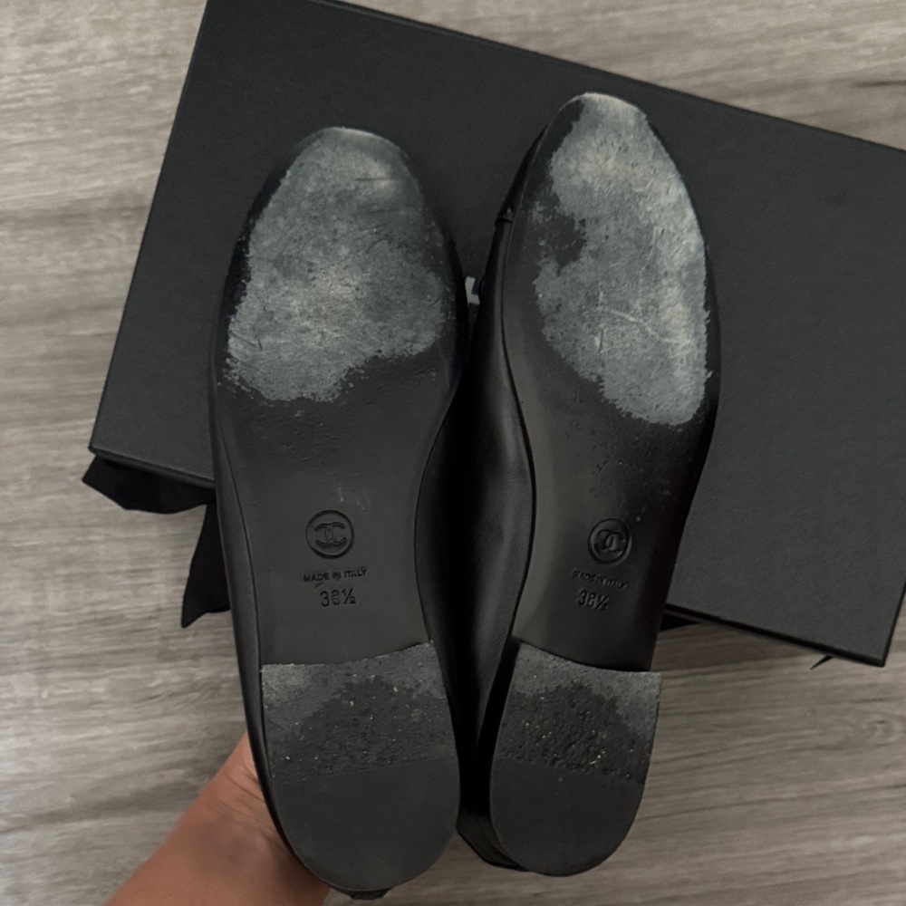 CHANEL Ballet Flats - Lambskin and Patent - Picture 3 of 5